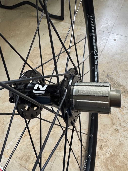 Roata MTB 27,5 Janta DT Swiss E512 25mm, butuc Novatec disc, caseta HG