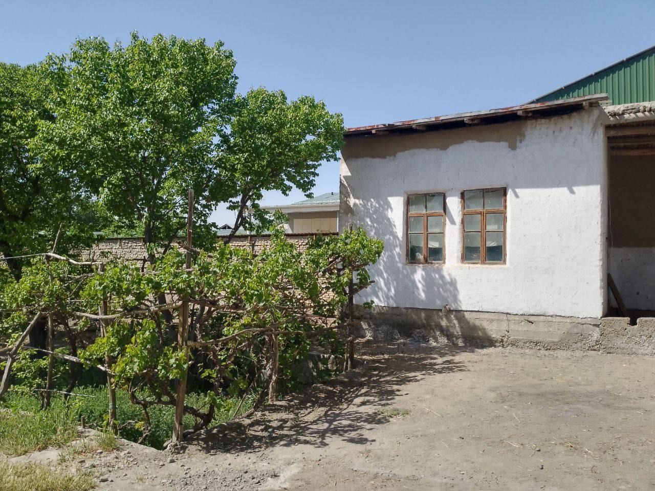 Ховли сотилади 6сутих