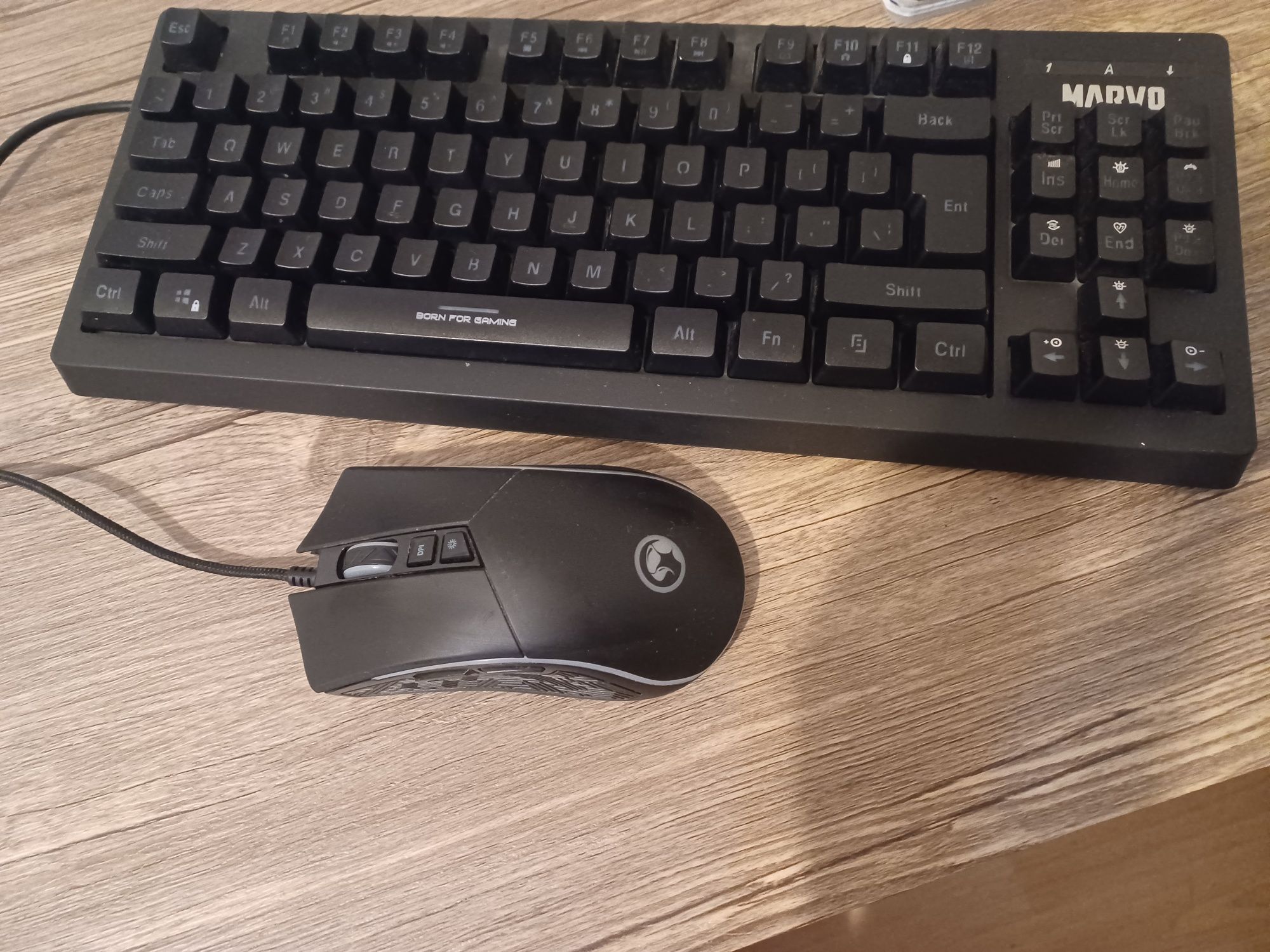 Tastatura semimecanica + mouse 250lei