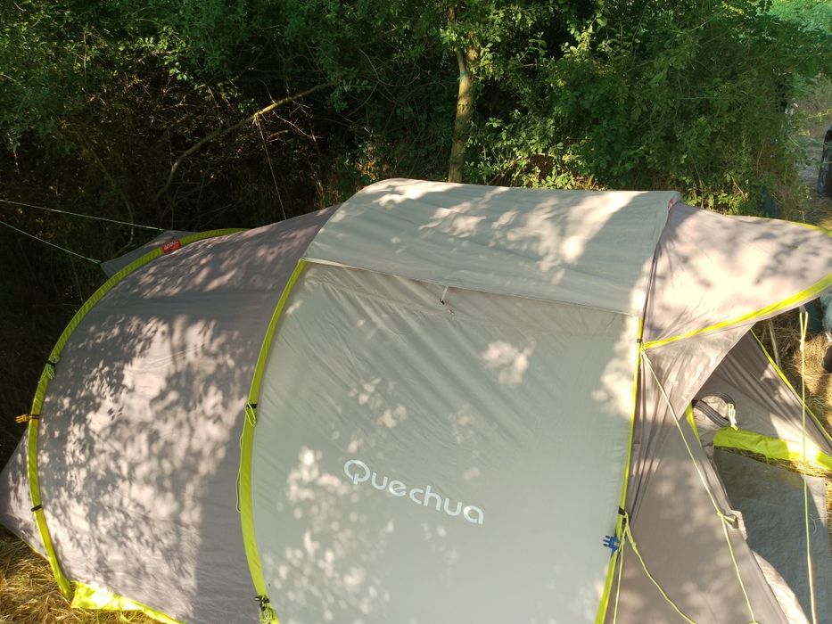 Палатка Quechua.