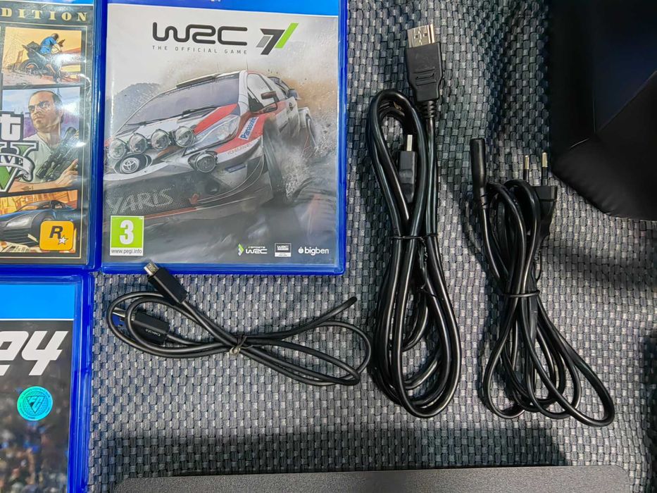 Playstation 4 + игри + волан и педали