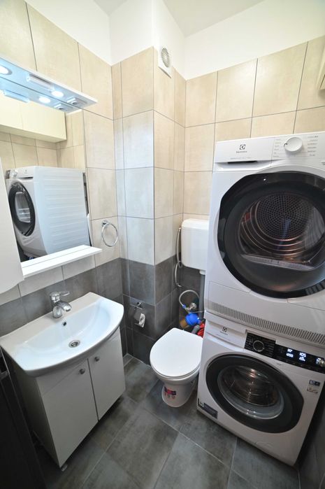 Apartament cu 3 camere, LA UN MINUT DE METROU D. LEONIDA