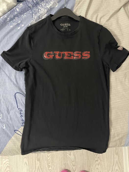Оригинална мъжка тениска на Guess