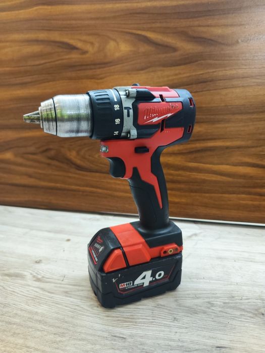 Autofiletanta, masina de gaurit cu percutie Milwaukee M18 CBLPD