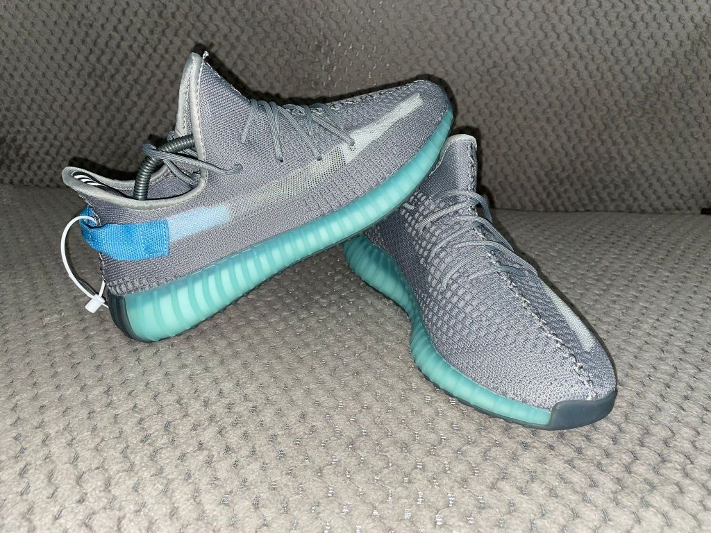 Adidași ADIDAS Yezzy nr 45,5