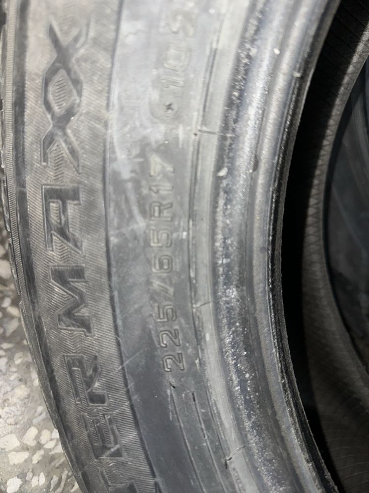 Срочно продам зимние шины dunlop