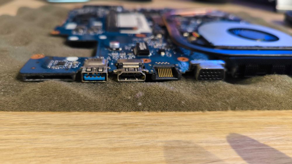 Дънна платка с процесор от лаптоп Lenovo Ideapad 300 15IBR