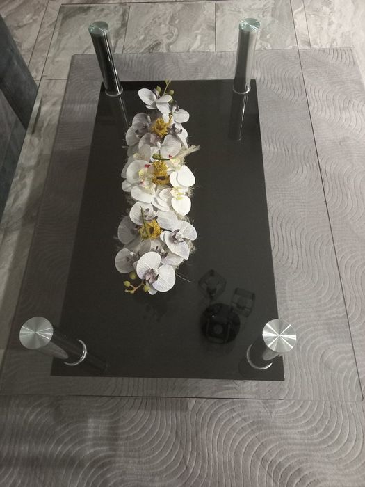 Стъклена холна масичка