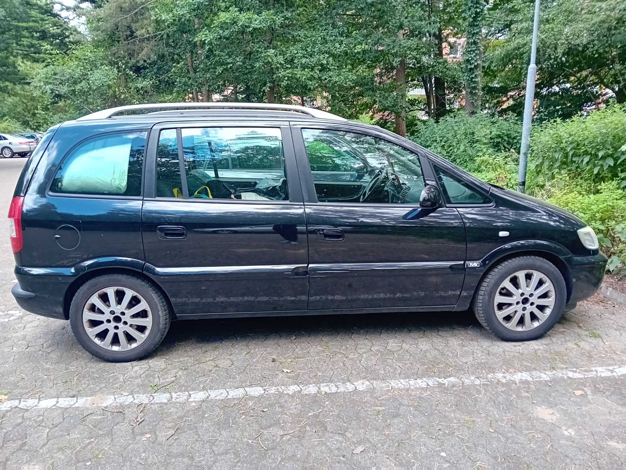 Продавам Opel Zafira 1.6