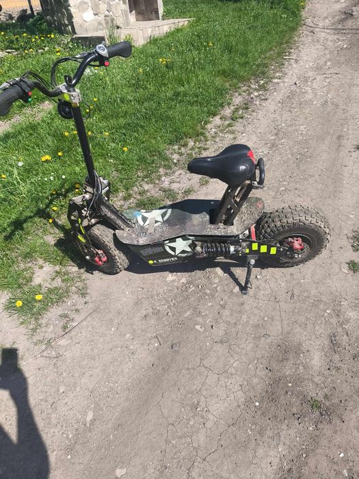 Vând trotineta electrica