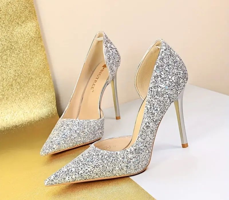 Туфли женские блестящие серебристые со стразами