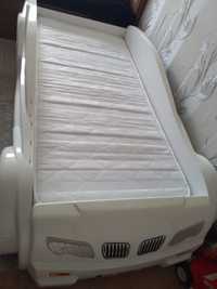 Продаю детскую кровать машина без матраса. Белого цвета.
