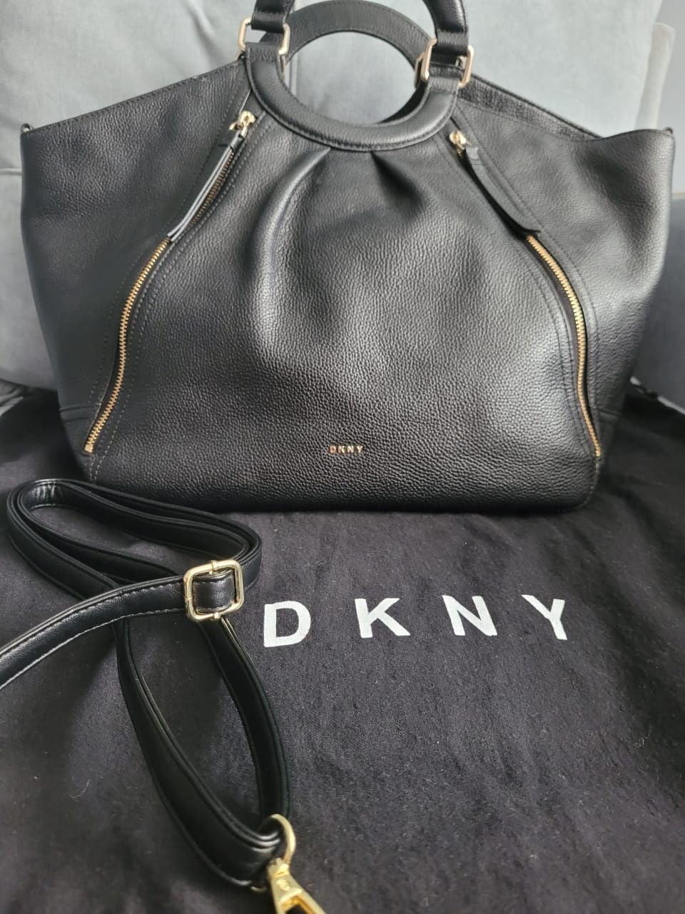 Сумка кожаная DKNY