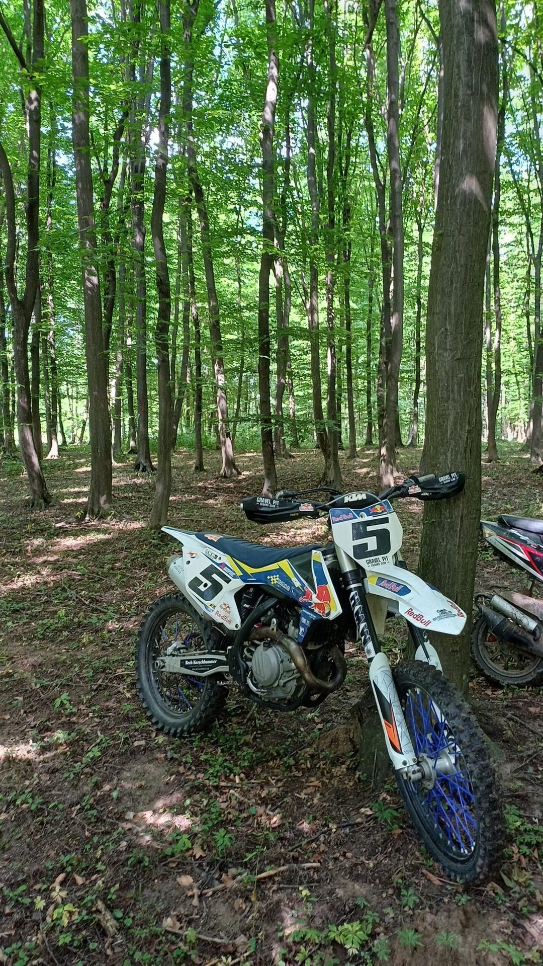 Vând ktm sx-f 450 2016.