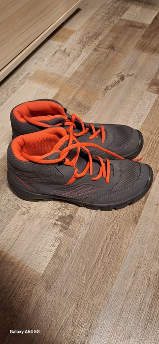 Детски боти на марката Decathlon