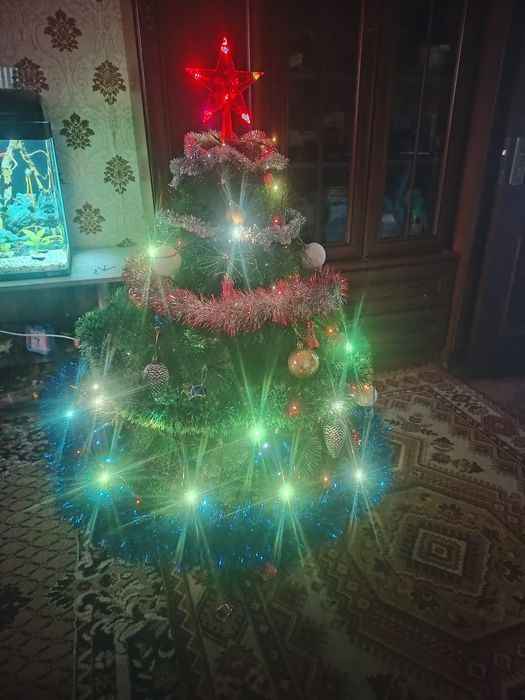 Елка с игрушками 7000