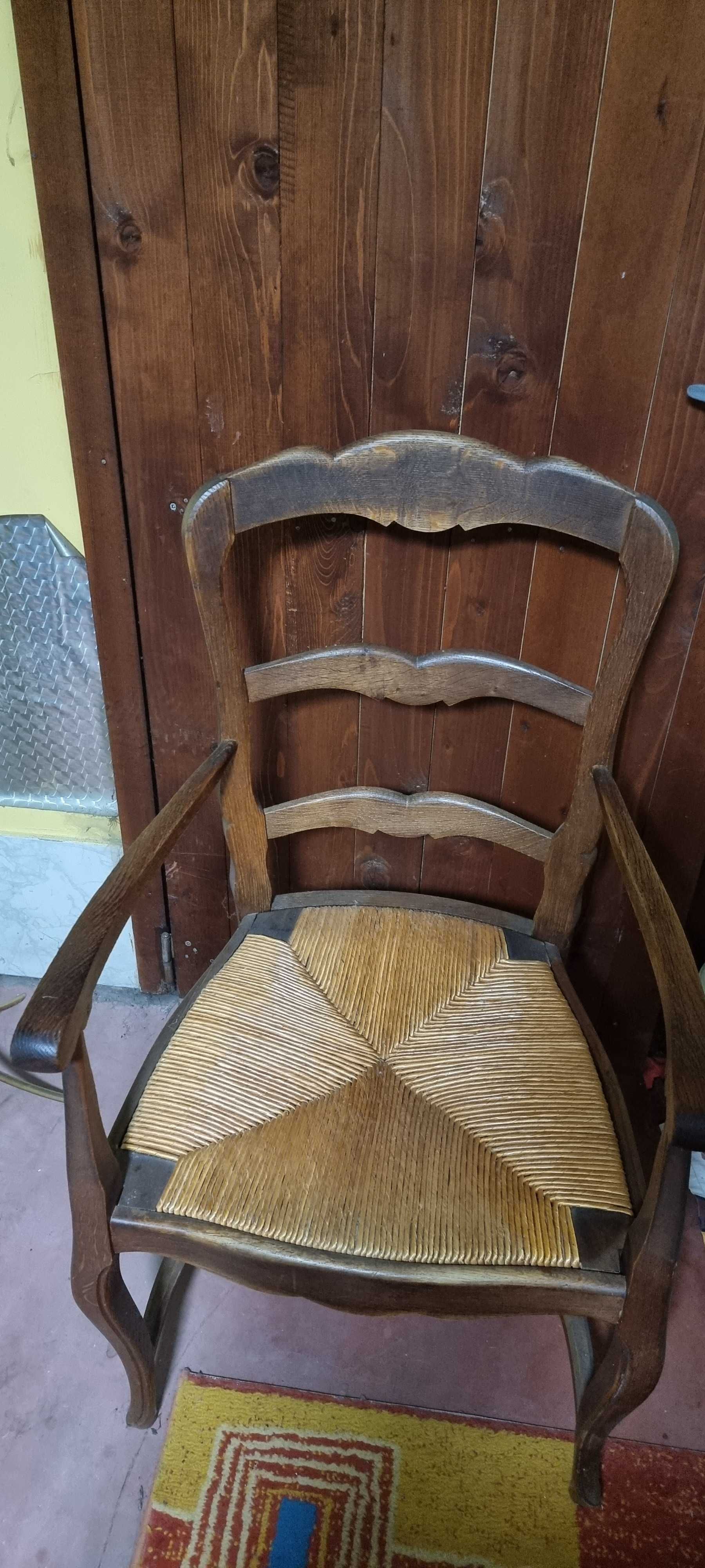 Ретро дървен стол
