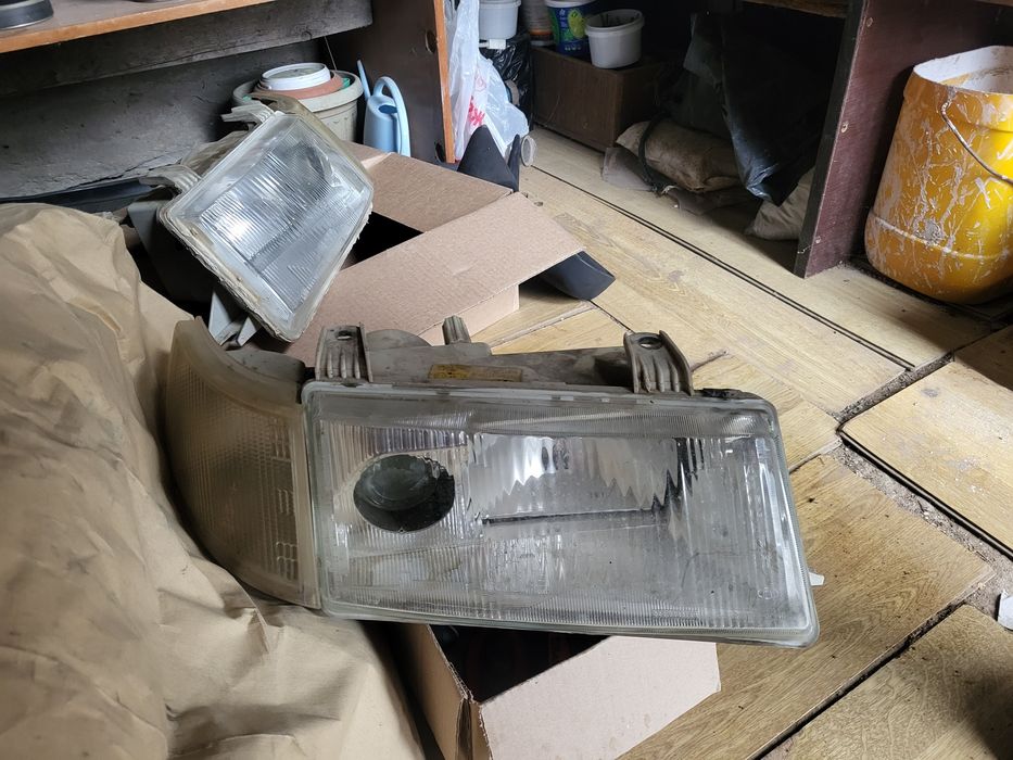 Продам оригинальные фары ваз 2110