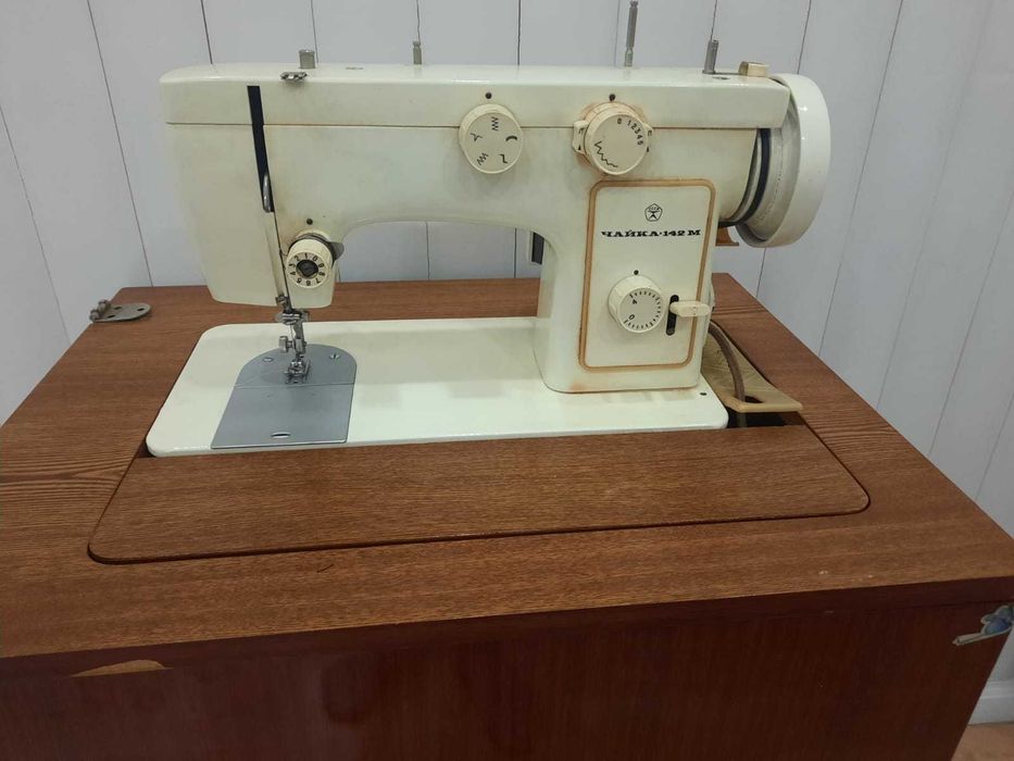 Швейная машина Чайка 142М в рабочем состоянии
