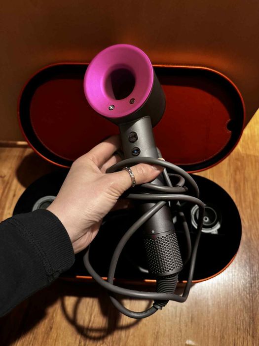 Сешоар Dyson продавам