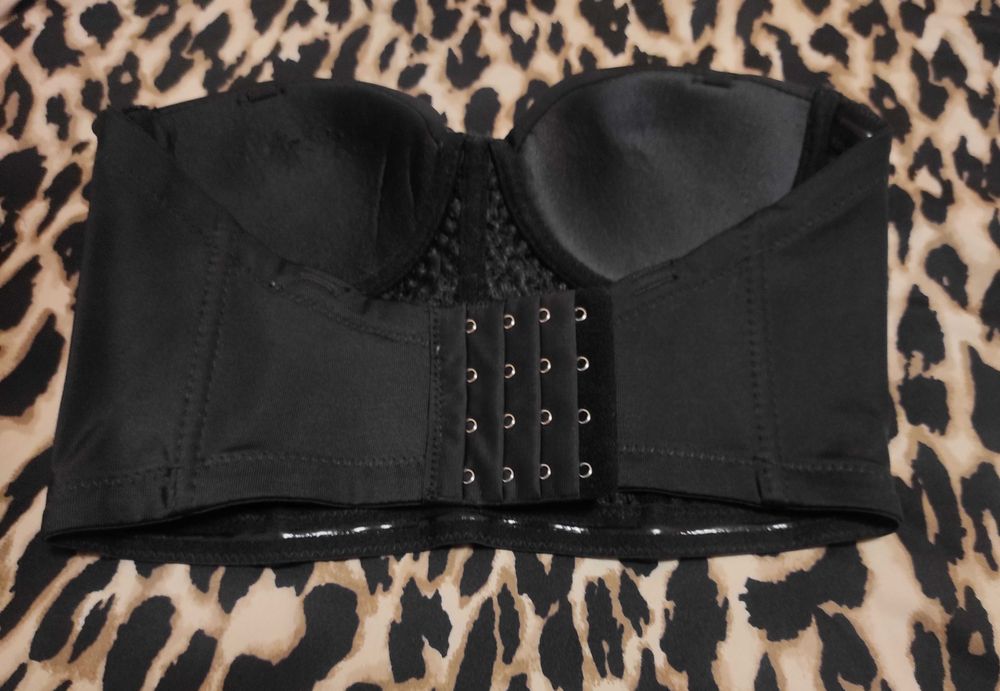 Ефектен черен корсет