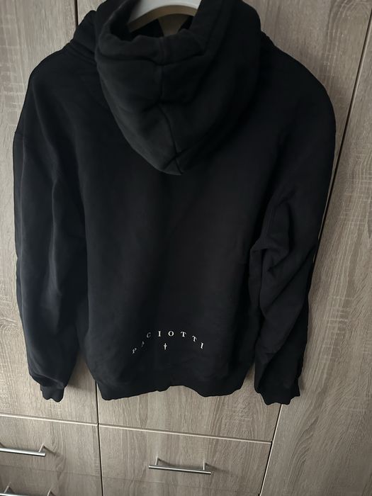 Lacoste, Cesare Paciotti, tommy hilfiger