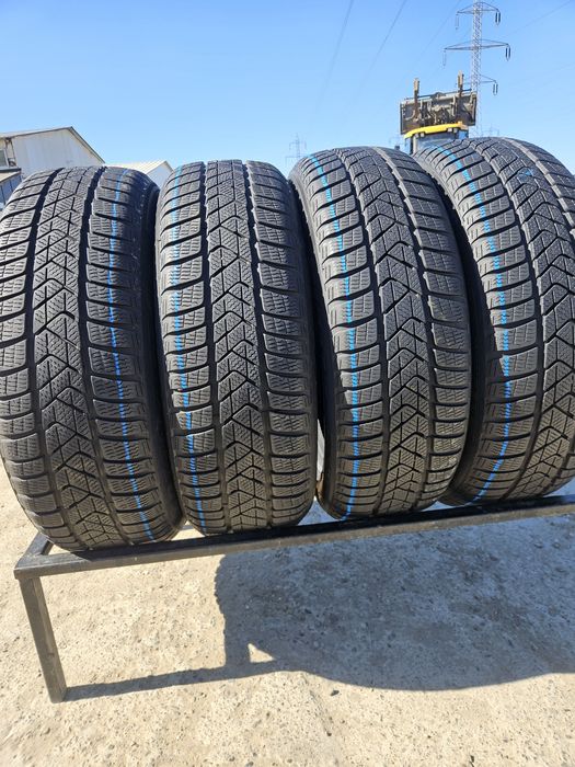 Vând 4 anvelope iarna 205/60/17 205/60r17 PIRELLI