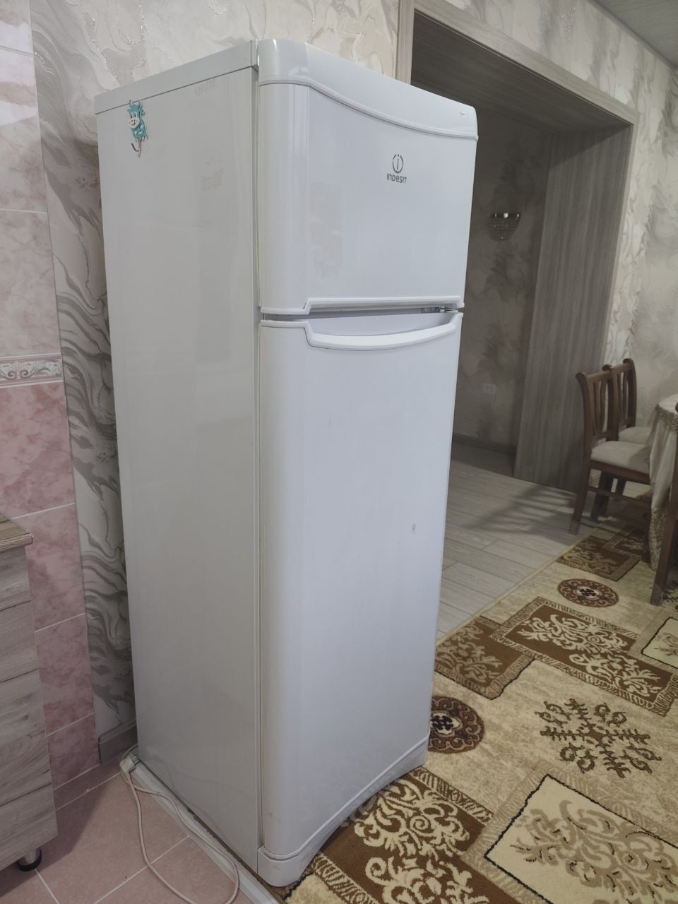 Холодильник  Indesit