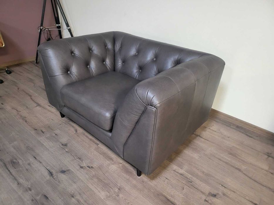 Кафяв кожен фотьойл тип Честърфийлд