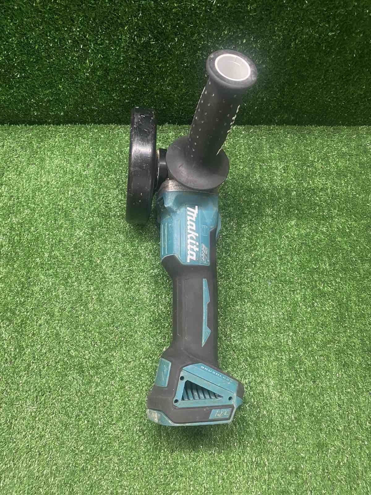 Безчетковй шлайф на Makita DGA508