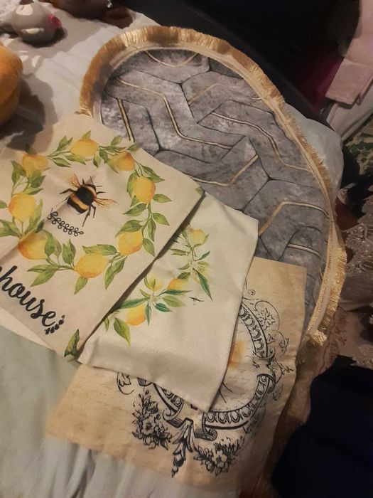 Covoras și 3 buc fete de pernă