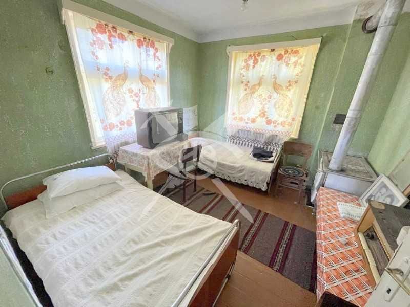 Двуетажна къща в село Бръшлян 38149