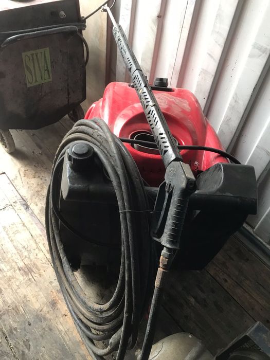 Ponpa spălat cu presiune 380 w cu apa. Calda