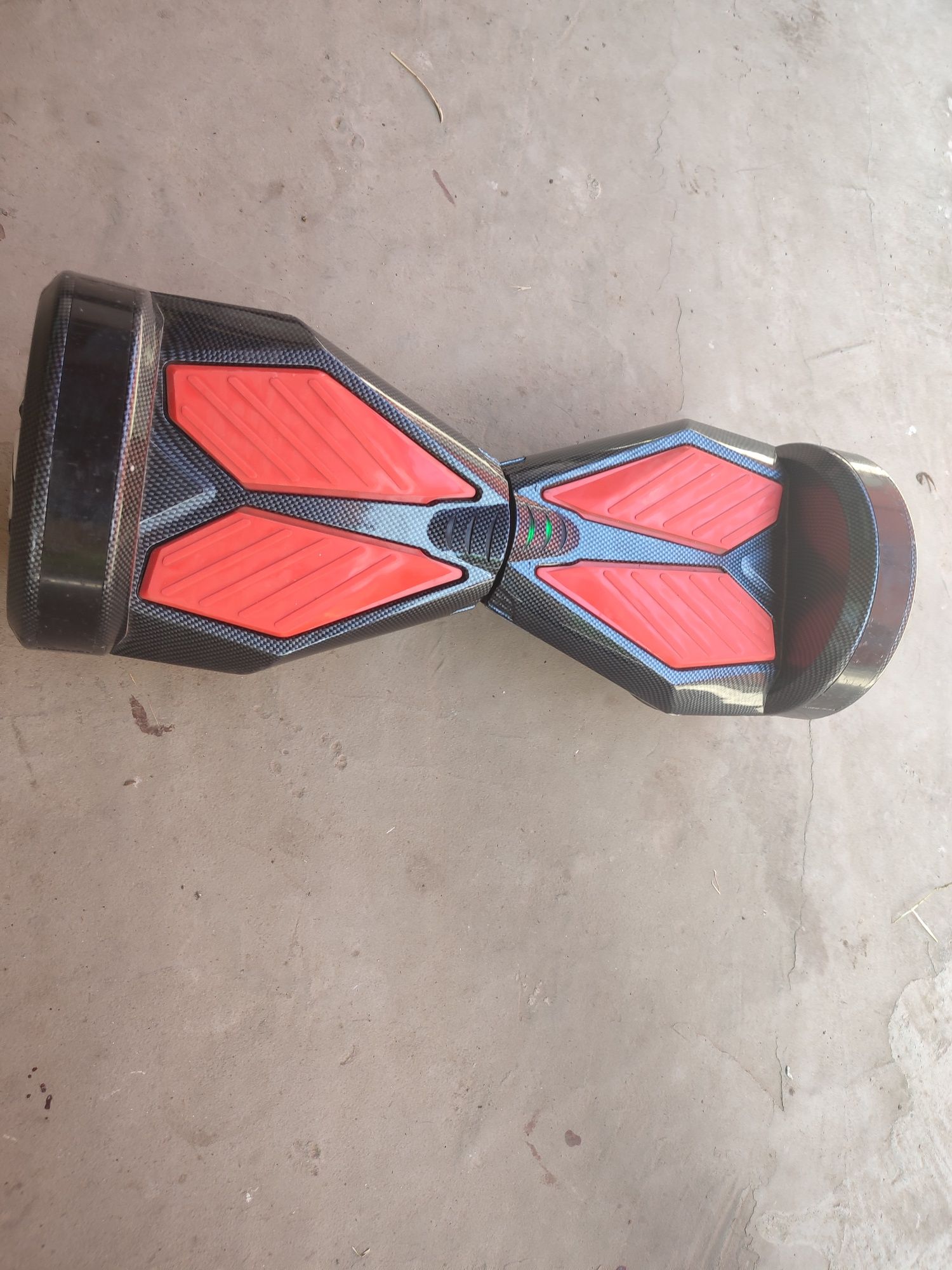 Vând Hoverboard cu Boxe Bluetooth, Lumini LED si Auto Balans.