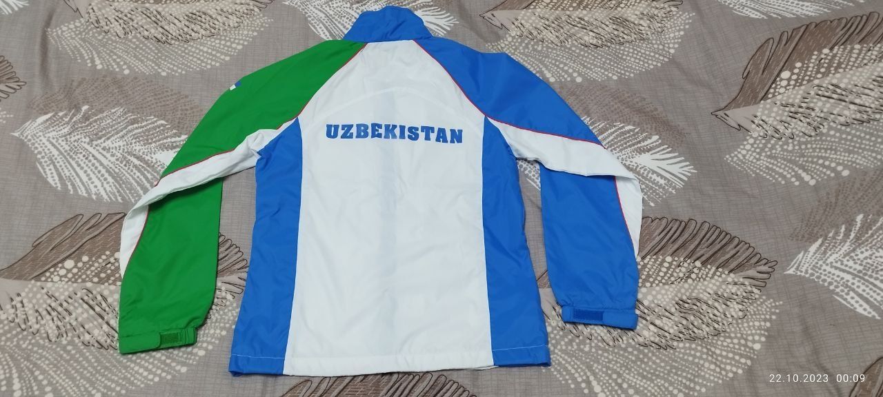 Продаётся красивый спортивный костюм тройка сборной команды Узбекистан
