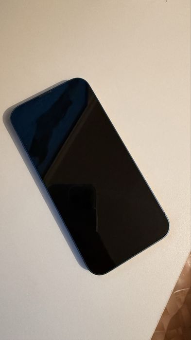 Продам айфон 13 в отличном состоянии, коробка имеется