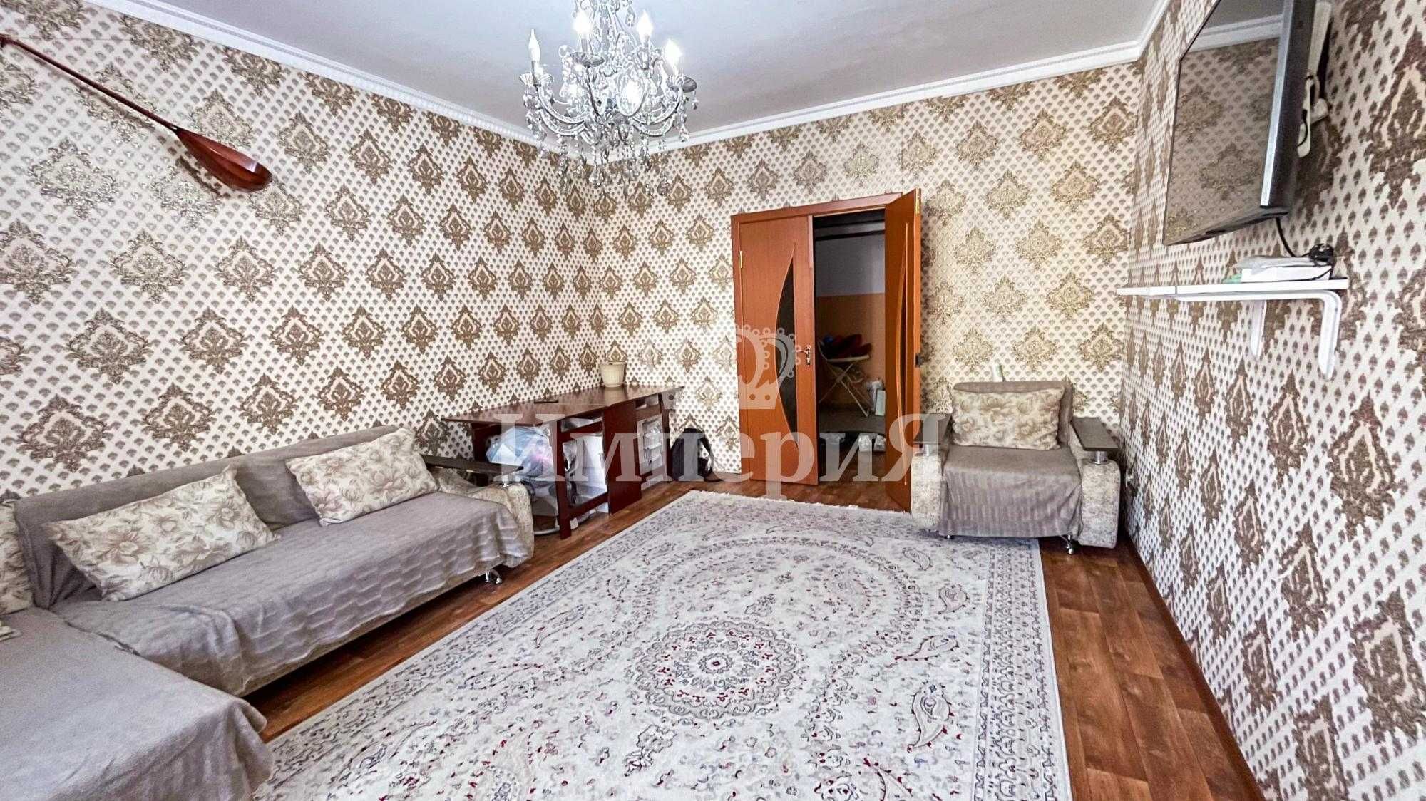 Продам однокомнатную в 7 мкр Гаухар Империя