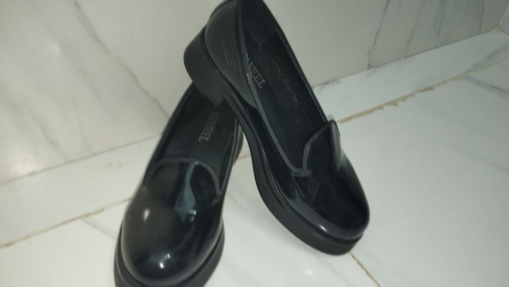 Продам лоферы туфли р37 за 5 000тг