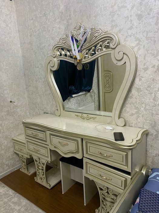 Penal kompd, Stol stul, Spalni komplekt srochno sotiladi yaxshi holat