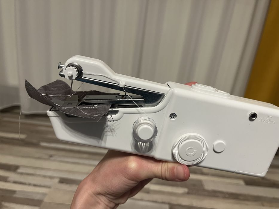 Mini masina de cusut portabila-The handheld sewing machine,cu baterii