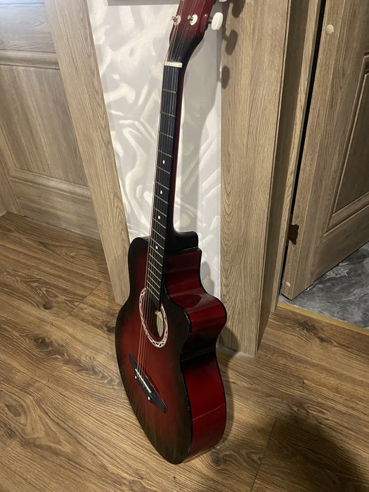 гитара почти новая