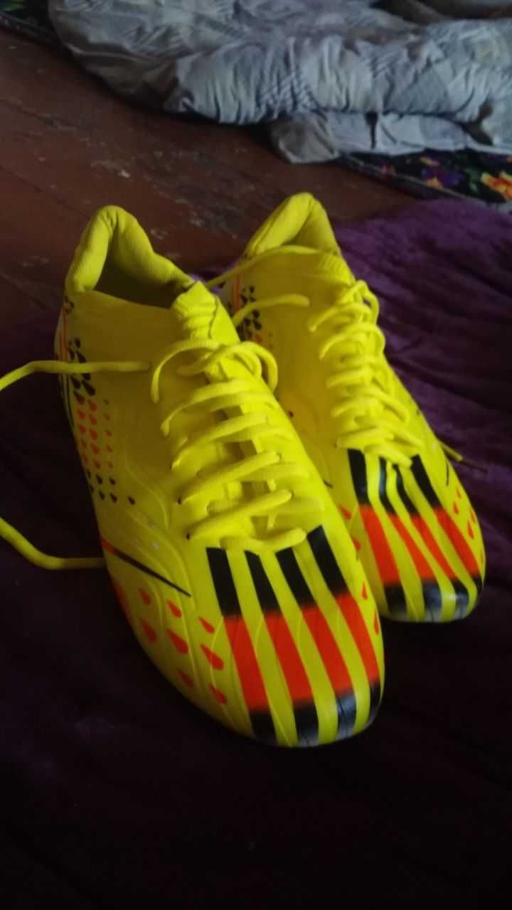 futbol uchun butsa