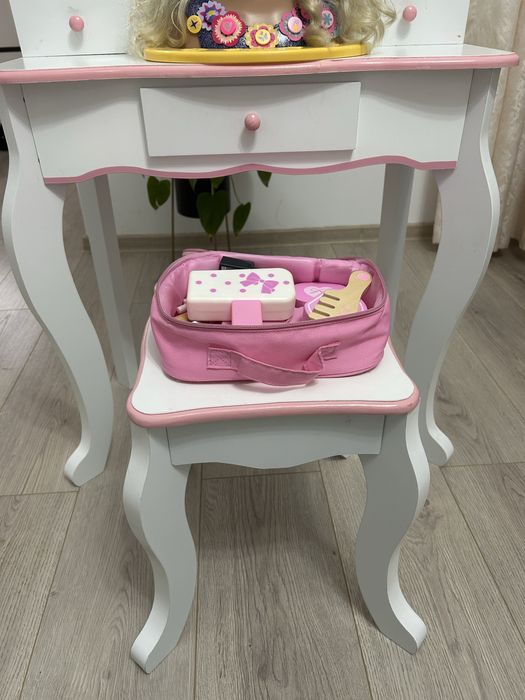 Masuta machiaj fetite si papusa