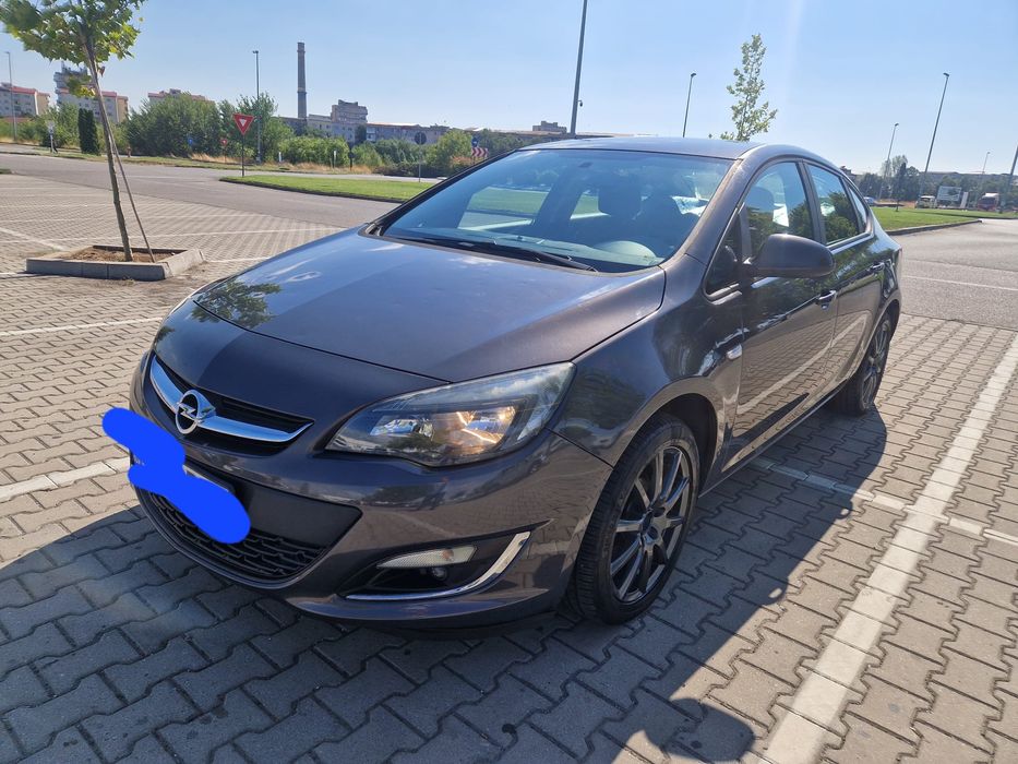 Vând Opel Astra Sedan