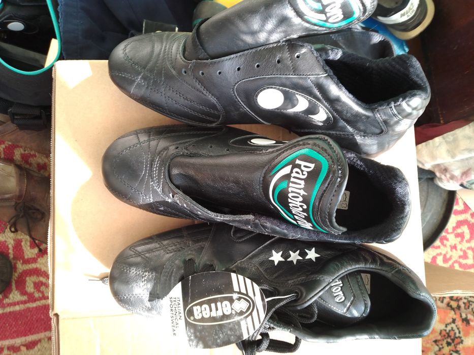 Adidași 44 și 45 fotbal noi