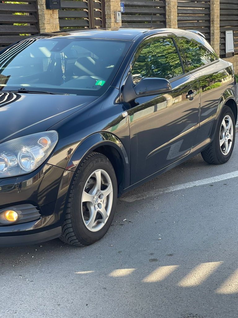 Opel Astra GTC Coupe