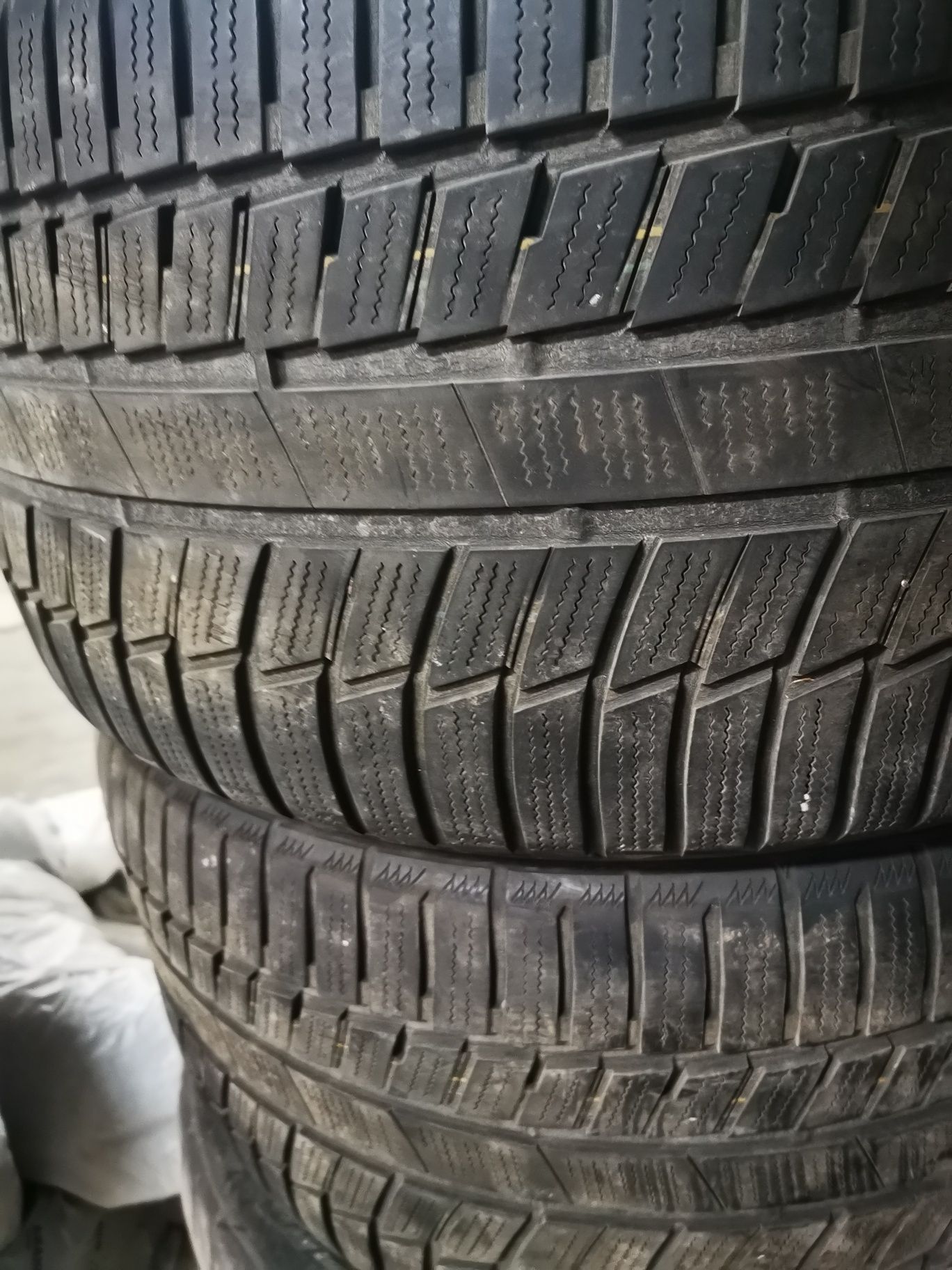 Зимни гуми 20 спорт пакет 275/40/20 2 бр. 315/35/20 2бр.  TOYO snowpro