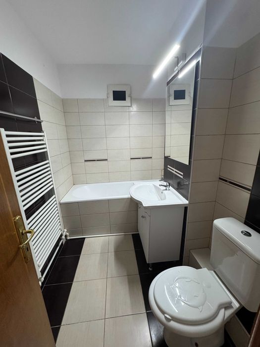 Apartament 3 camere decomandate, Str. Dezrobirii