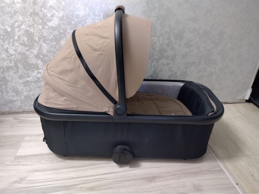 Продам коляску 3 в 1 Tomix Selena
