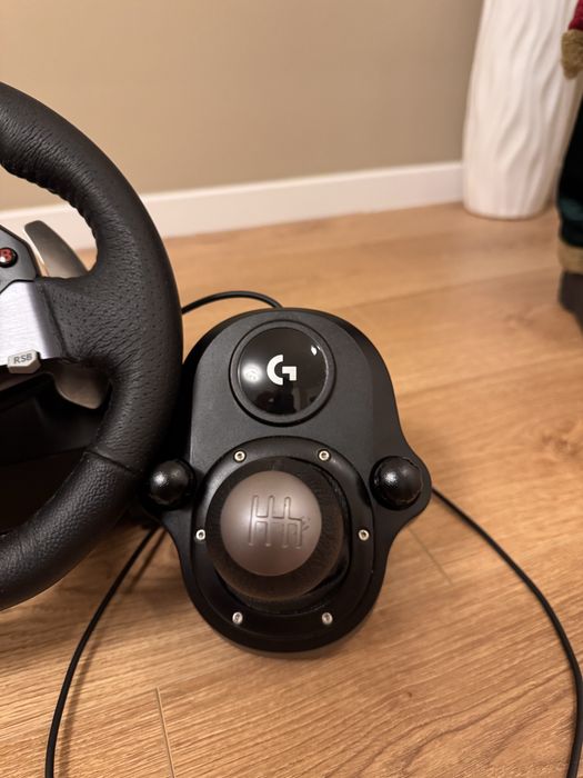Vand volan Logitech G920 pentru Xbox si PC plus schimbator de viteze